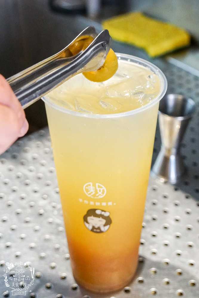 高雄[敖茶手作茶飲崇德店]傳統飲品也能潮出新風味的飲料店!顛覆大眾想像的梅子創意飲品!
