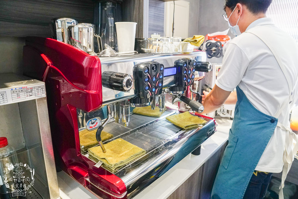 高雄[敖茶手作茶飲崇德店]傳統飲品也能潮出新風味的飲料店!顛覆大眾想像的梅子創意飲品!
