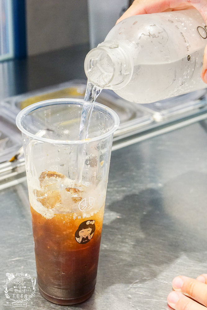 高雄[敖茶手作茶飲崇德店]傳統飲品也能潮出新風味的飲料店!顛覆大眾想像的梅子創意飲品!