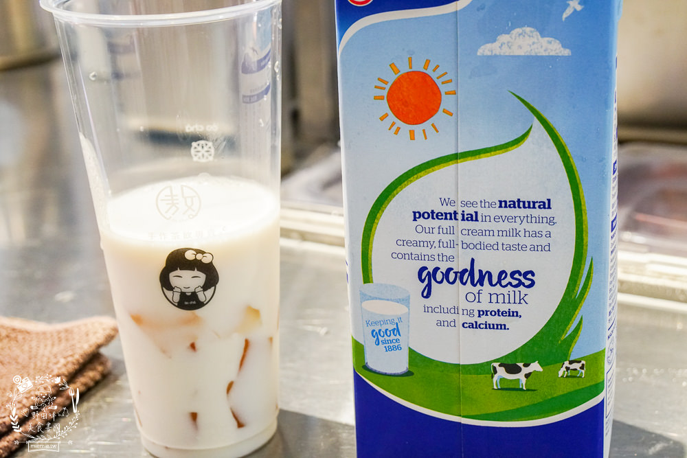 高雄[敖茶手作茶飲崇德店]傳統飲品也能潮出新風味的飲料店!顛覆大眾想像的梅子創意飲品!