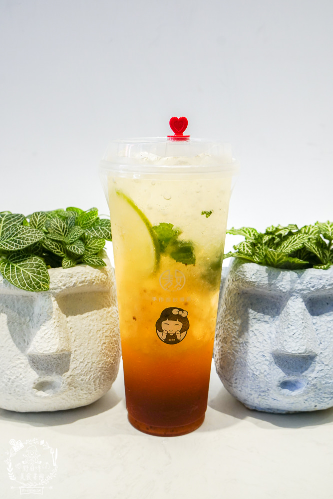 高雄[敖茶手作茶飲崇德店]傳統飲品也能潮出新風味的飲料店!顛覆大眾想像的梅子創意飲品!