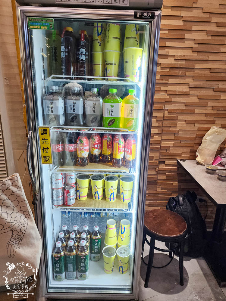 文章牛肉湯|台南未營業就開始排隊的人氣牛肉湯！買牛腩湯送牛肉燥飯！台南必吃牛肉湯！