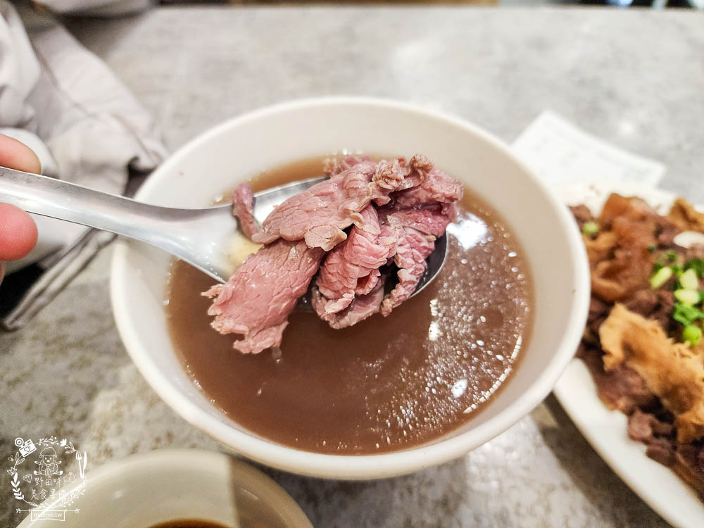 文章牛肉湯|台南未營業就開始排隊的人氣牛肉湯！買牛腩湯送牛肉燥飯！台南必吃牛肉湯！