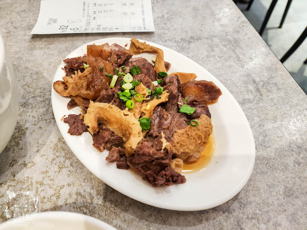 文章牛肉湯|台南未營業就開始排隊的人氣牛肉湯！買牛腩湯送牛肉燥飯！台南必吃牛肉湯！