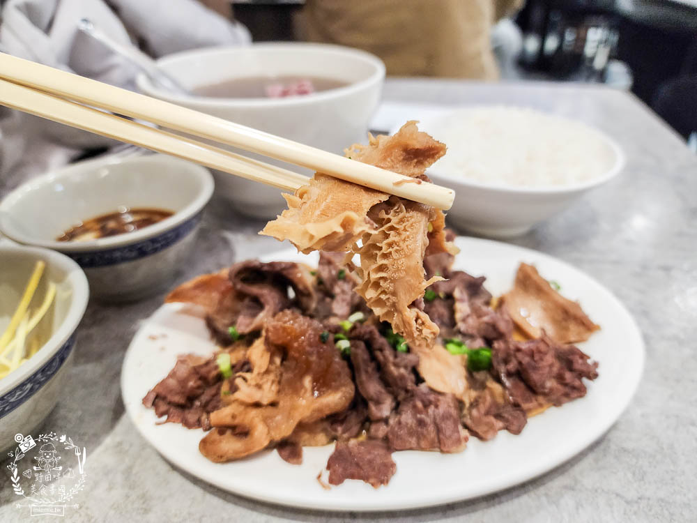 文章牛肉湯|台南未營業就開始排隊的人氣牛肉湯！買牛腩湯送牛肉燥飯！台南必吃牛肉湯！