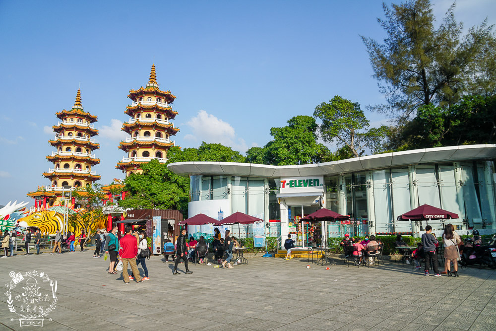 高雄[2025蓮池潭新春年街/左營萬年季美食]上百美食百貨玩樂攤位!吃喝玩樂一整天!