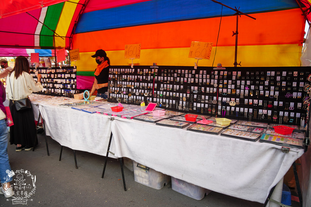 高雄[2025蓮池潭新春年街/左營萬年季美食]上百美食百貨玩樂攤位!吃喝玩樂一整天!