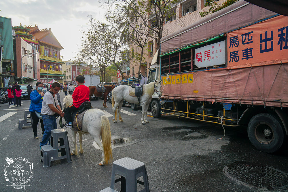高雄[2025蓮池潭新春年街/左營萬年季美食]上百美食百貨玩樂攤位!吃喝玩樂一整天!