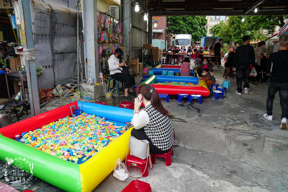 高雄[2025蓮池潭新春年街/左營萬年季美食]上百美食百貨玩樂攤位!吃喝玩樂一整天!
