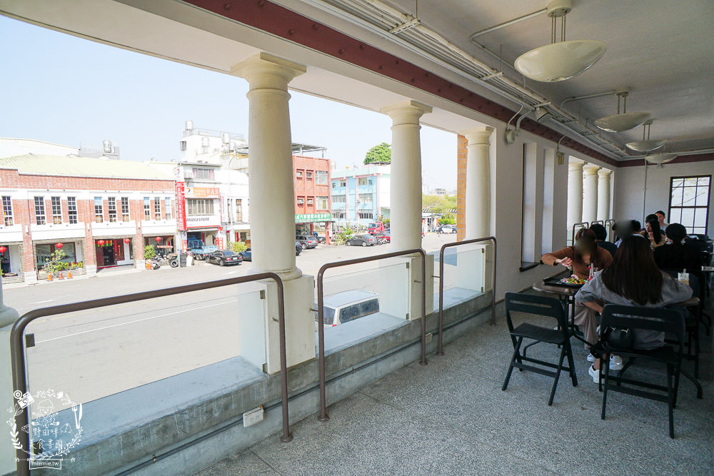 高雄[新濱・駅前]金碧輝煌的百年老銀行化身復古咖啡廳!西子灣咖啡廳推薦