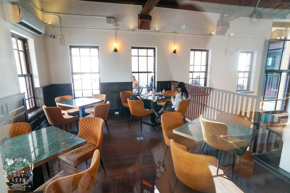 高雄[新濱・駅前]金碧輝煌的百年老銀行化身復古咖啡廳!西子灣咖啡廳推薦