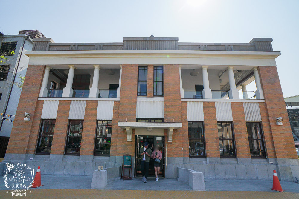 高雄[新濱・駅前]金碧輝煌的百年老銀行化身復古咖啡廳!西子灣咖啡廳推薦