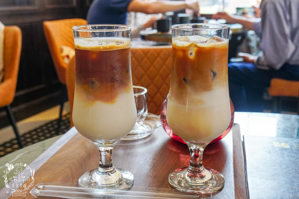 高雄[新濱・駅前]金碧輝煌的百年老銀行化身復古咖啡廳!西子灣咖啡廳推薦