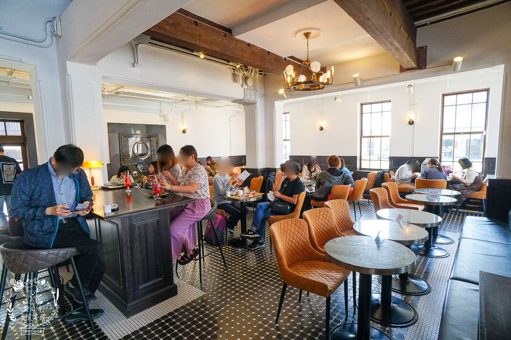 高雄[新濱・駅前]金碧輝煌的百年老銀行化身復古咖啡廳!西子灣咖啡廳推薦