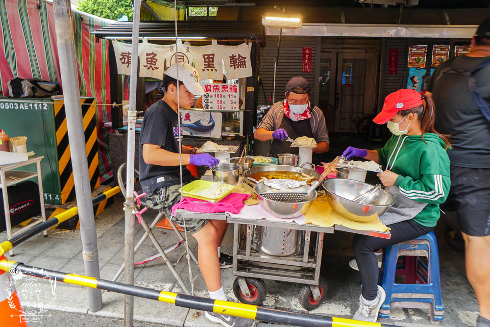 高雄旗津老街美食推薦!超人氣烤魷魚|超獨特泡菜蝦蛋|假日排隊的番薯椪|海產店多到滿出來RRRR~