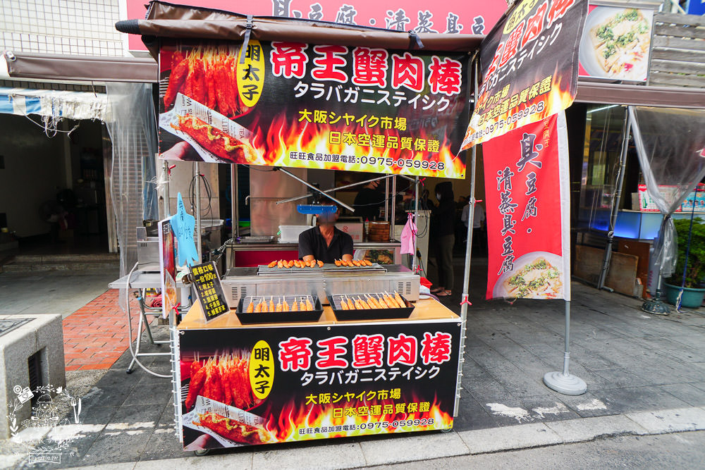 高雄旗津老街美食推薦!超人氣烤魷魚|超獨特泡菜蝦蛋|假日排隊的番薯椪|海產店多到滿出來RRRR~