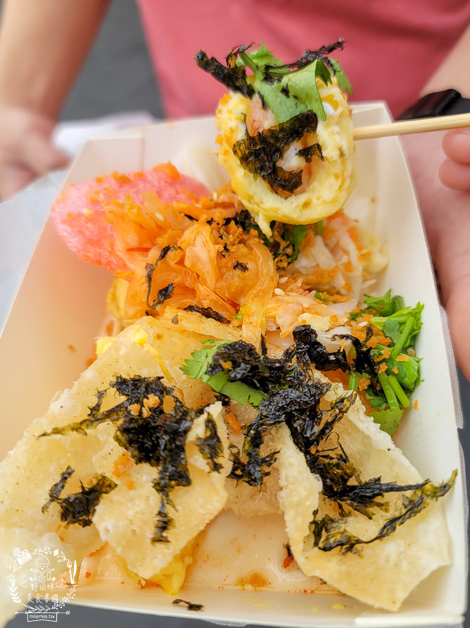 高雄旗津老街美食推薦!超人氣烤魷魚|超獨特泡菜蝦蛋|假日排隊的番薯椪|海產店多到滿出來RRRR~