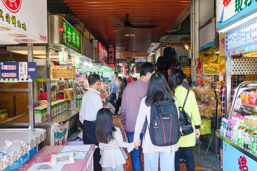 高雄旗津老街美食推薦!超人氣烤魷魚|超獨特泡菜蝦蛋|假日排隊的番薯椪|海產店多到滿出來RRRR~