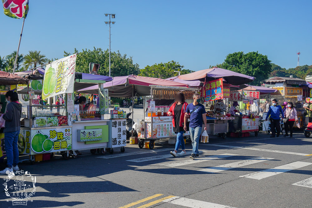 高雄旗津老街美食推薦!超人氣烤魷魚|超獨特泡菜蝦蛋|假日排隊的番薯椪|海產店多到滿出來RRRR~