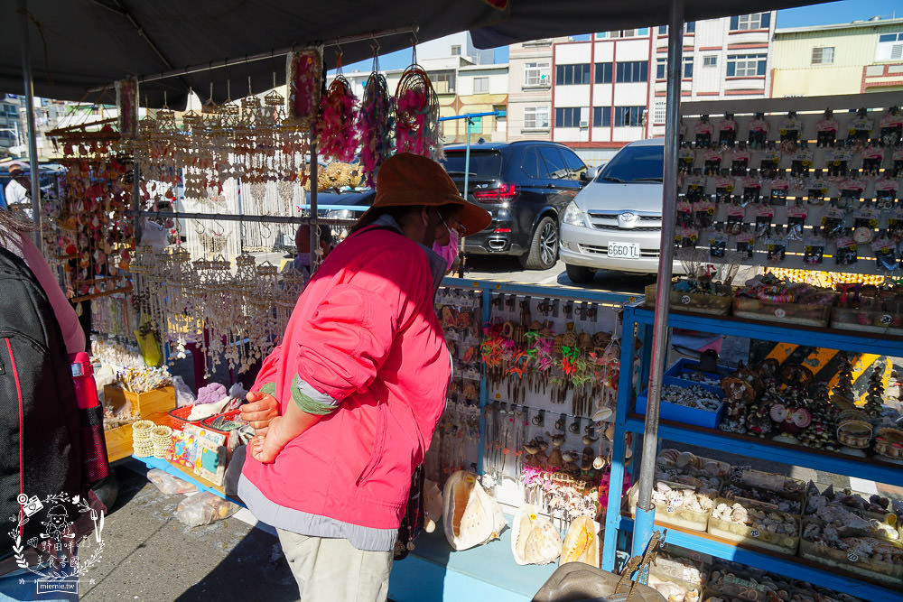 高雄旗津老街美食推薦!超人氣烤魷魚|超獨特泡菜蝦蛋|假日排隊的番薯椪|海產店多到滿出來RRRR~