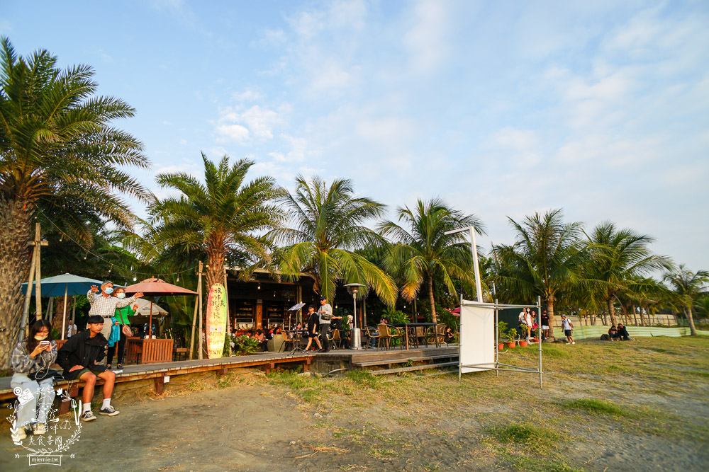 高雄旗津老街美食推薦!超人氣烤魷魚|超獨特泡菜蝦蛋|假日排隊的番薯椪|海產店多到滿出來RRRR~