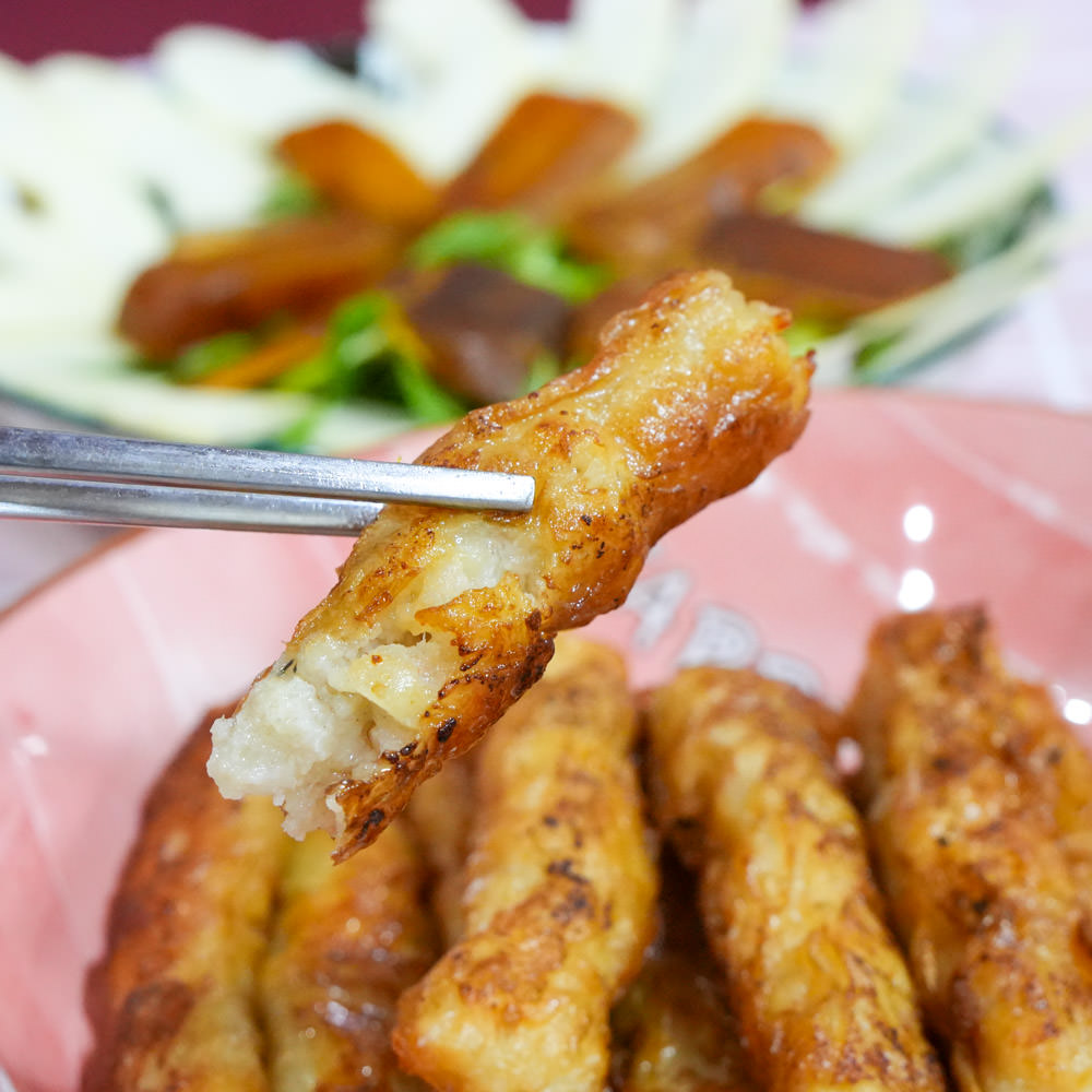 2024年菜推薦日芳珍饌年菜五福臨門鍋與鮑魚米雞超澎湃!比50元大的生食級干貝跟一口吃烏魚子