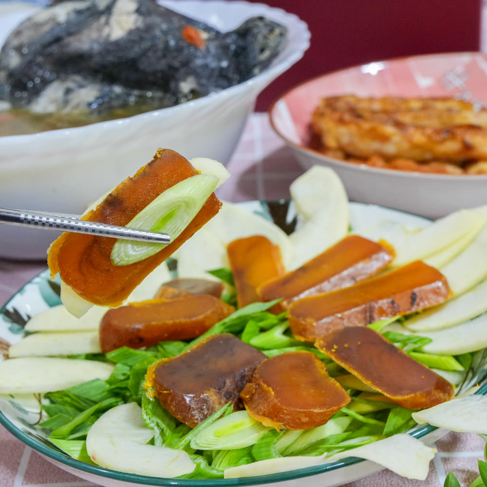 2024年菜推薦日芳珍饌年菜五福臨門鍋與鮑魚米雞超澎湃!比50元大的生食級干貝跟一口吃烏魚子