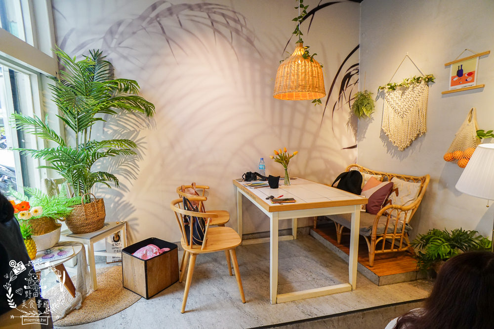 高雄[早迷鹿 Morning Deer]適合網美拍照的歐式鄉村風早午餐!每逢假日都客滿，無法訂位！