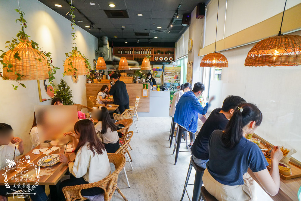 高雄[早迷鹿 Morning Deer]適合網美拍照的歐式鄉村風早午餐!每逢假日都客滿，無法訂位！