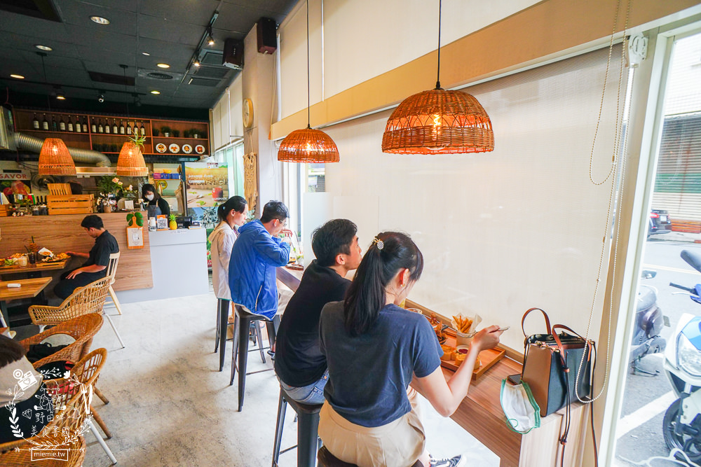 高雄[早迷鹿 Morning Deer]適合網美拍照的歐式鄉村風早午餐!每逢假日都客滿，無法訂位！