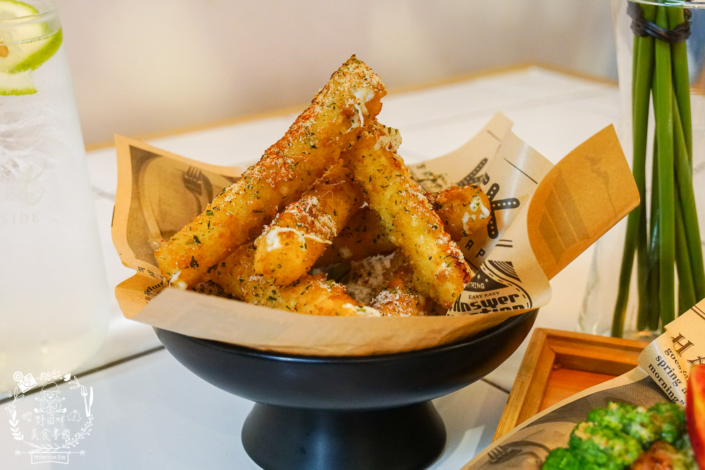 高雄[早迷鹿 Morning Deer]適合網美拍照的歐式鄉村風早午餐!每逢假日都客滿，無法訂位！