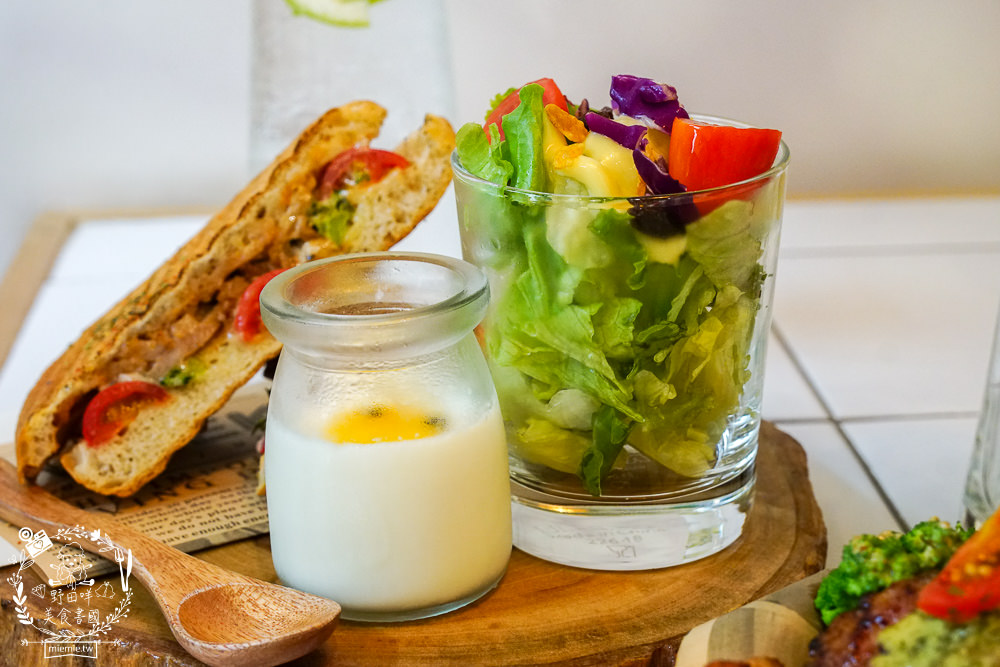 高雄[早迷鹿 Morning Deer]適合網美拍照的歐式鄉村風早午餐!每逢假日都客滿，無法訂位！