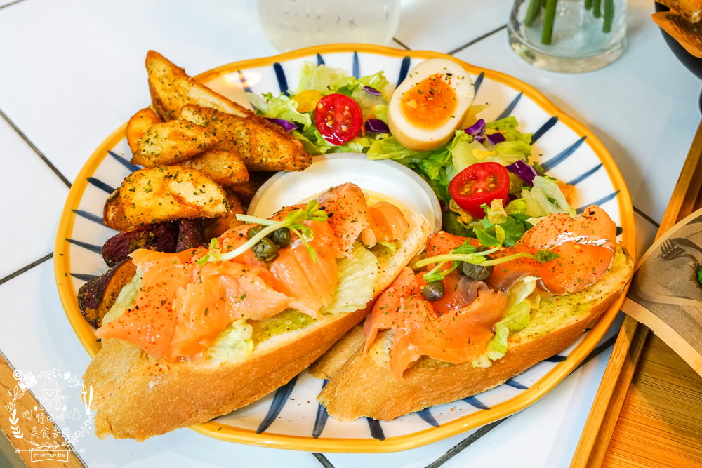 高雄[早迷鹿 Morning Deer]適合網美拍照的歐式鄉村風早午餐!每逢假日都客滿，無法訂位！