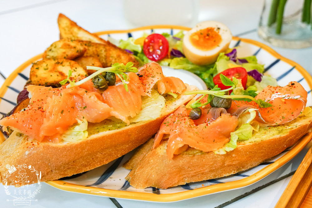 高雄[早迷鹿 Morning Deer]適合網美拍照的歐式鄉村風早午餐!每逢假日都客滿，無法訂位！