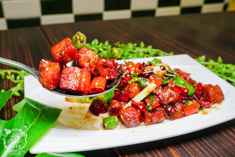 旺角餐館-鄭和店|高雄華園飯店集團旗下的超人氣港式餐廳!流沙包現點現做的爆漿美味!