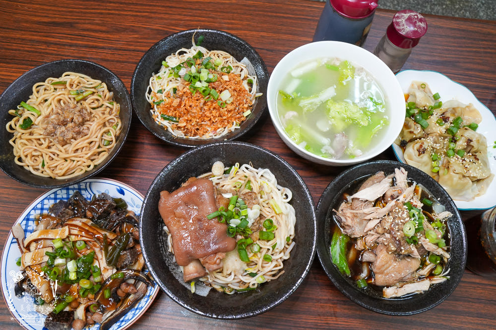大社美食推薦[明翊小館]限量骨仔肉湯+豬腳拌麵1號餐人氣推薦!中藥世家代代相傳的特製滷汁製作滷味超推!