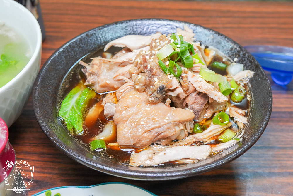 大社美食推薦[明翊小館]限量骨仔肉湯+豬腳拌麵1號餐人氣推薦!中藥世家代代相傳的特製滷汁製作滷味超推!