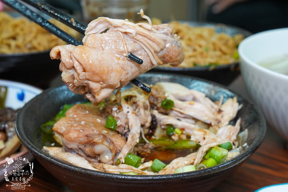 大社美食推薦[明翊小館]限量骨仔肉湯+豬腳拌麵1號餐人氣推薦!中藥世家代代相傳的特製滷汁製作滷味超推!