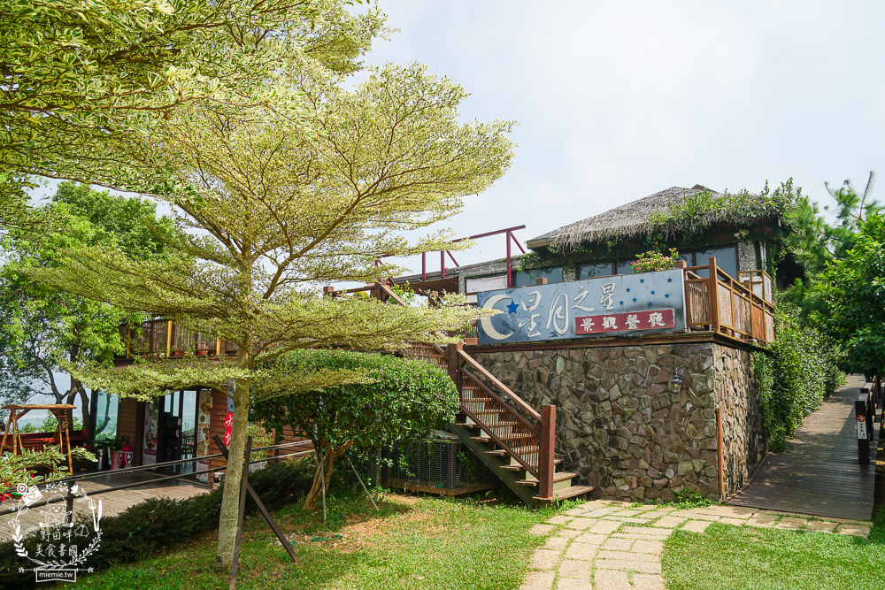 台中[星月大地景觀咖啡廳]無敵浪漫的星海夜景超療癒!暖胃又暖心的溫泉烏骨雞鍋+超夢幻蜜糖吐司!炸物爆好吃!