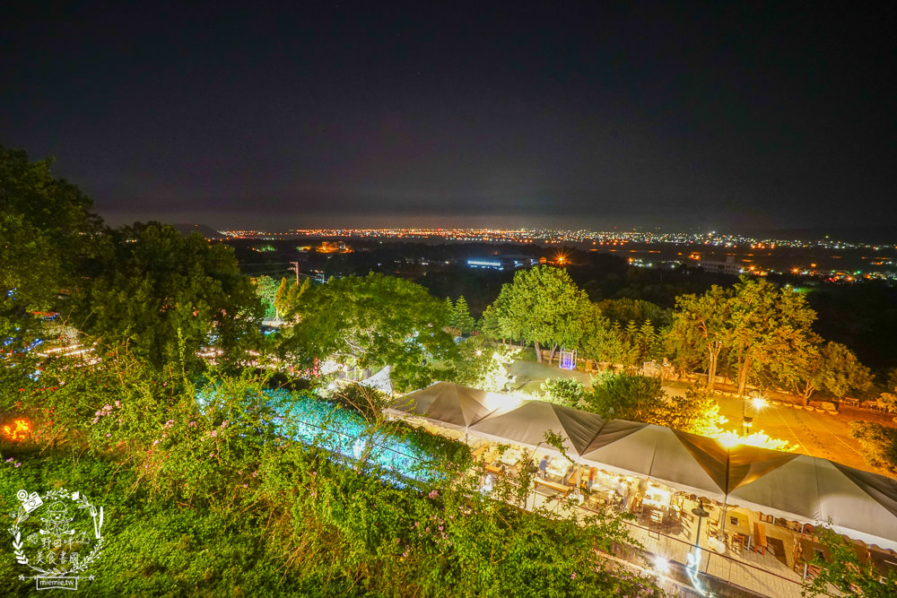 台中[星月大地景觀咖啡廳]無敵浪漫的星海夜景超療癒!暖胃又暖心的溫泉烏骨雞鍋+超夢幻蜜糖吐司!炸物爆好吃!