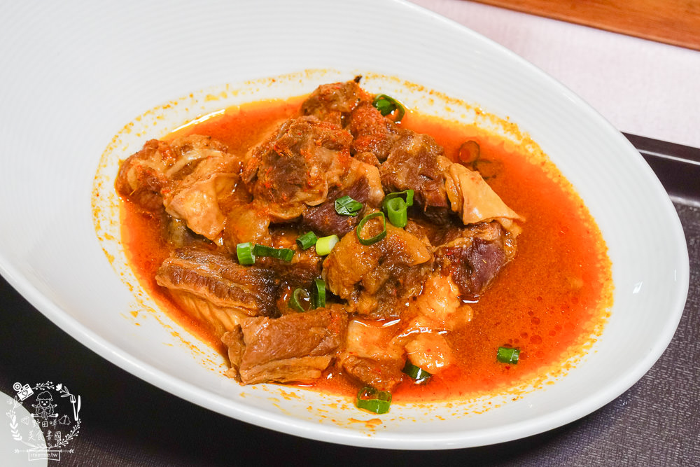 台中[星月大地景觀咖啡廳]無敵浪漫的星海夜景超療癒!暖胃又暖心的溫泉烏骨雞鍋+超夢幻蜜糖吐司!炸物爆好吃!