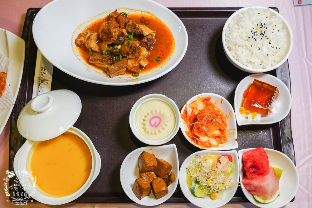 台中[星月大地景觀咖啡廳]無敵浪漫的星海夜景超療癒!暖胃又暖心的溫泉烏骨雞鍋+超夢幻蜜糖吐司!炸物爆好吃!