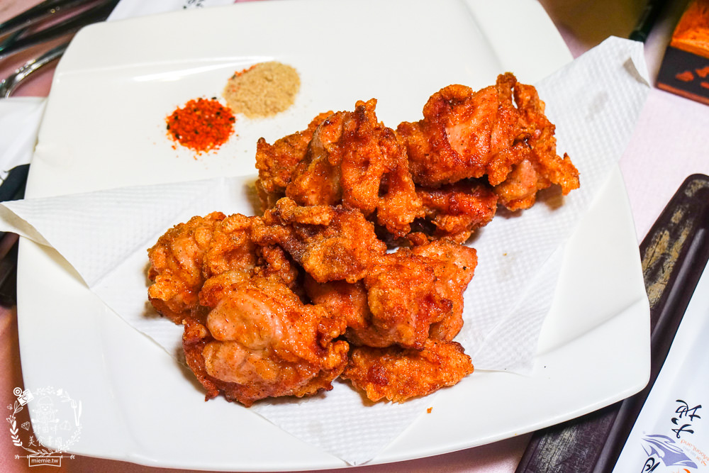 台中[星月大地景觀咖啡廳]無敵浪漫的星海夜景超療癒!暖胃又暖心的溫泉烏骨雞鍋+超夢幻蜜糖吐司!炸物爆好吃!