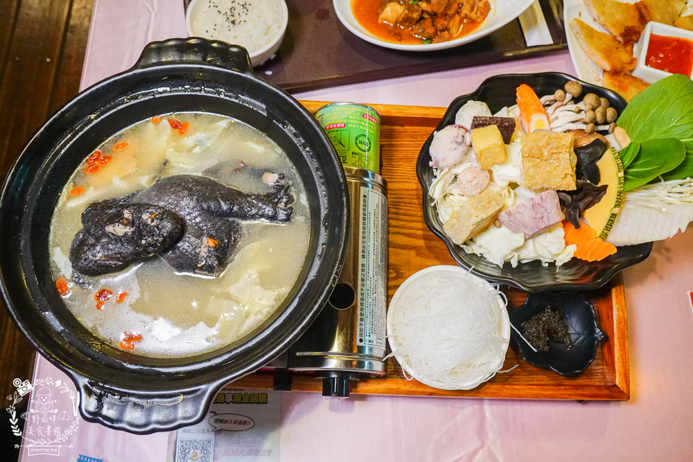 台中[星月大地景觀咖啡廳]無敵浪漫的星海夜景超療癒!暖胃又暖心的溫泉烏骨雞鍋+超夢幻蜜糖吐司!炸物爆好吃!