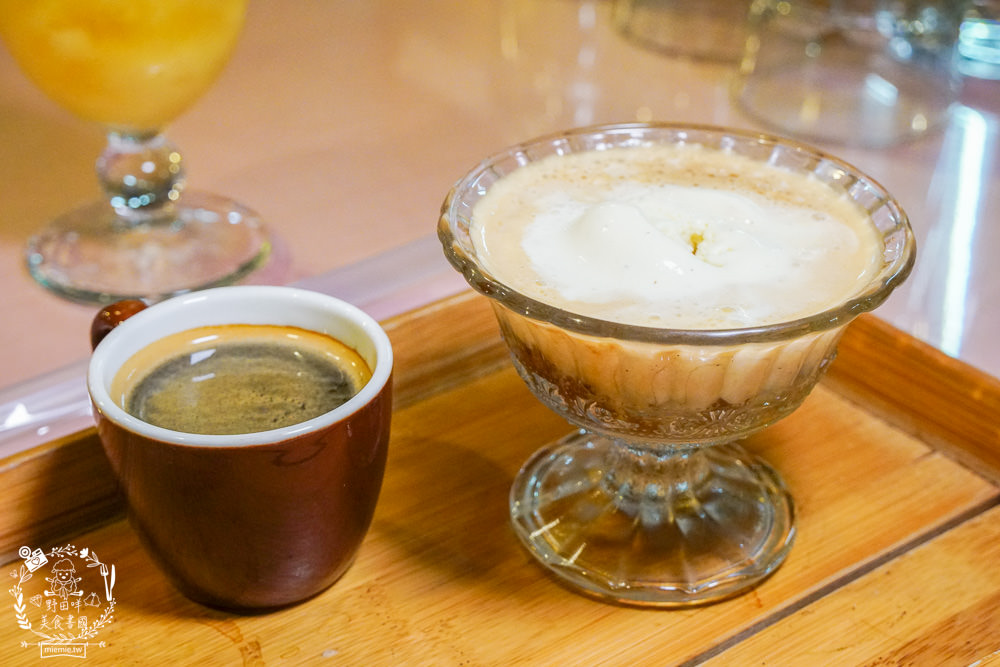 台中[星月大地景觀咖啡廳]無敵浪漫的星海夜景超療癒!暖胃又暖心的溫泉烏骨雞鍋+超夢幻蜜糖吐司!炸物爆好吃!