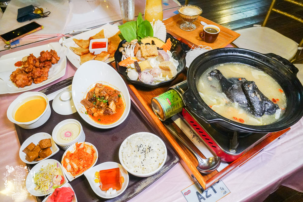 台中[星月大地景觀咖啡廳]無敵浪漫的星海夜景超療癒!暖胃又暖心的溫泉烏骨雞鍋+超夢幻蜜糖吐司!炸物爆好吃!