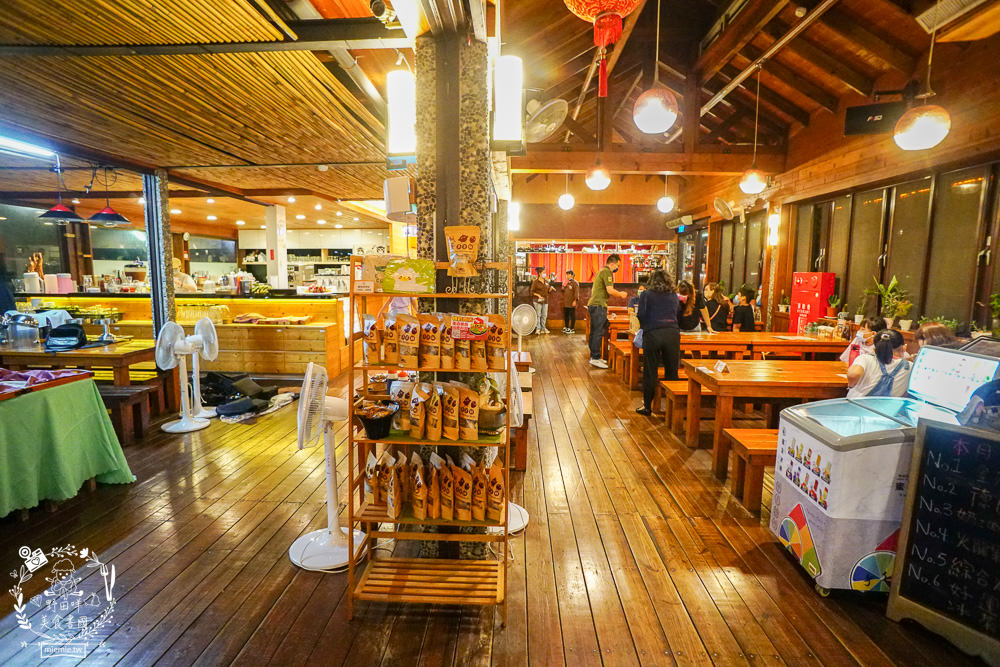 台中[星月大地景觀咖啡廳]無敵浪漫的星海夜景超療癒!暖胃又暖心的溫泉烏骨雞鍋+超夢幻蜜糖吐司!炸物爆好吃!