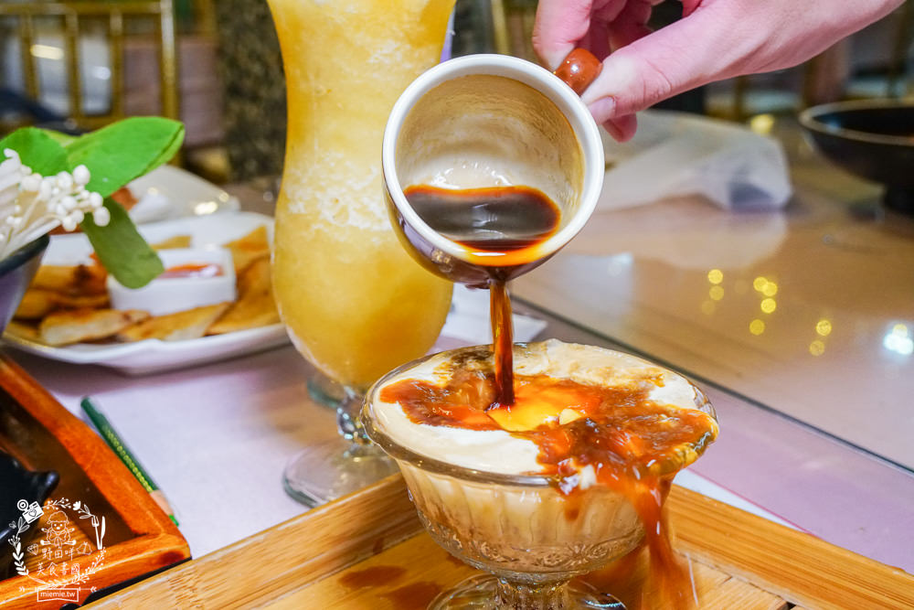 台中[星月大地景觀咖啡廳]無敵浪漫的星海夜景超療癒!暖胃又暖心的溫泉烏骨雞鍋+超夢幻蜜糖吐司!炸物爆好吃!