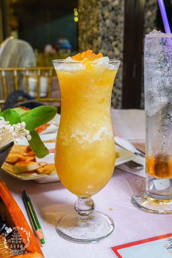 台中[星月大地景觀咖啡廳]無敵浪漫的星海夜景超療癒!暖胃又暖心的溫泉烏骨雞鍋+超夢幻蜜糖吐司!炸物爆好吃!