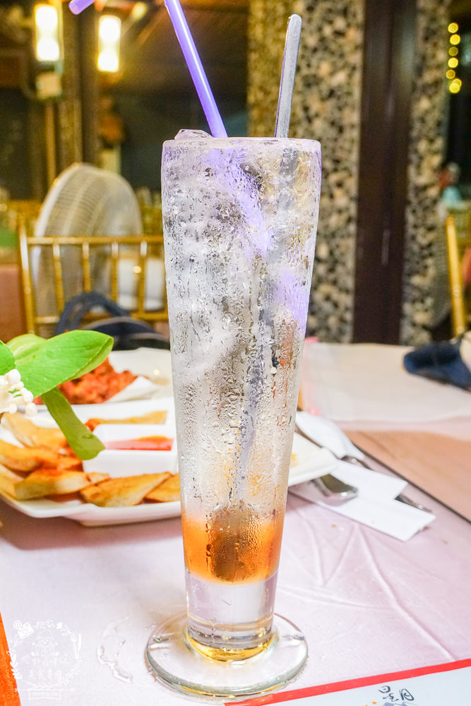 台中[星月大地景觀咖啡廳]無敵浪漫的星海夜景超療癒!暖胃又暖心的溫泉烏骨雞鍋+超夢幻蜜糖吐司!炸物爆好吃!